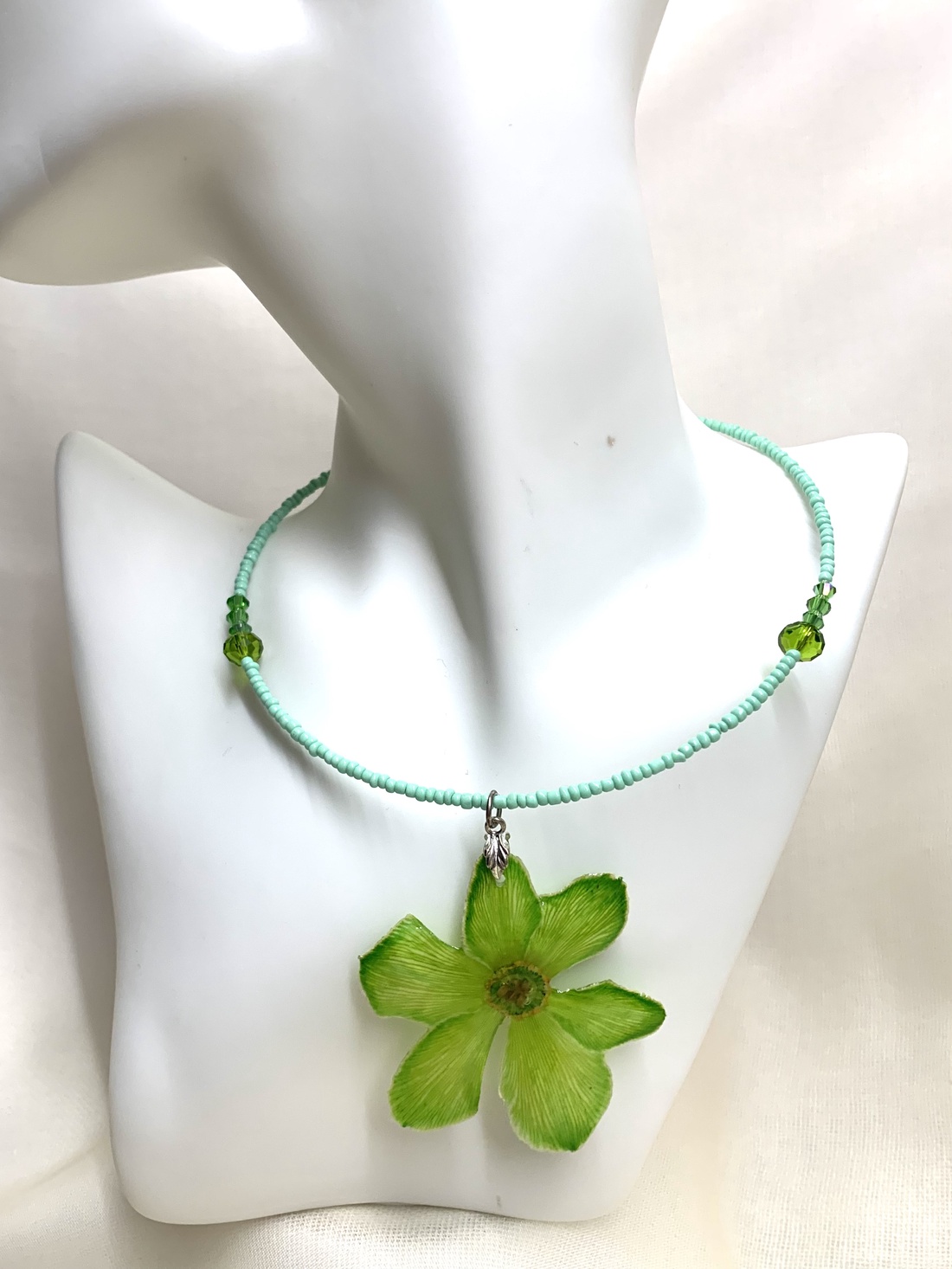 Colier cu flori naturale Narcisa 01132   -  - Artynos.ro