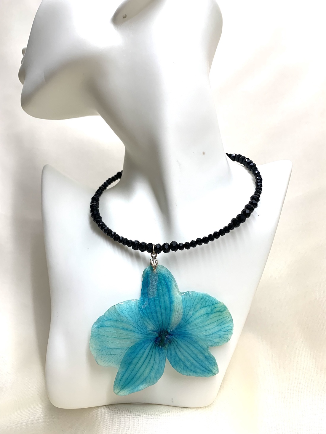 Colier -pandnativ cu flori naturale Orhidee 01133 -  - Artynos.ro