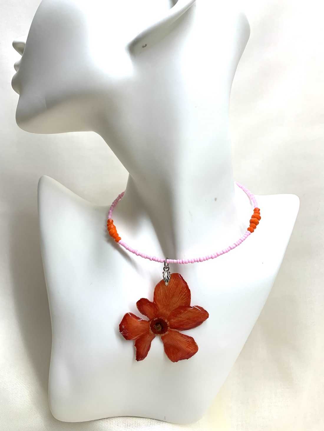 Colier-pandantiv cu flori naturale Narcisa 01135 -  - Artynos.ro