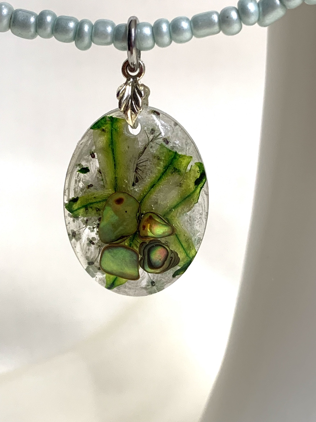 Colier-pandantiv cu flori si scoici Abalone  01157 - bijuterii - coliere - coliere cu pandative - Artynos.ro