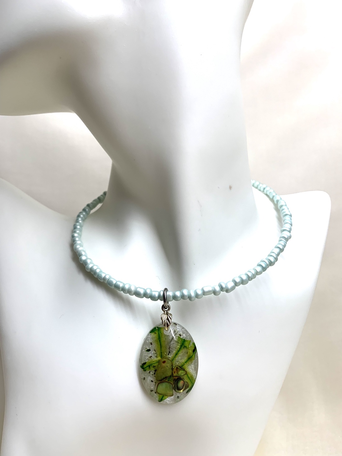 Colier-pandantiv cu flori si scoici Abalone  01157 - bijuterii - coliere - coliere cu pandative - Artynos.ro