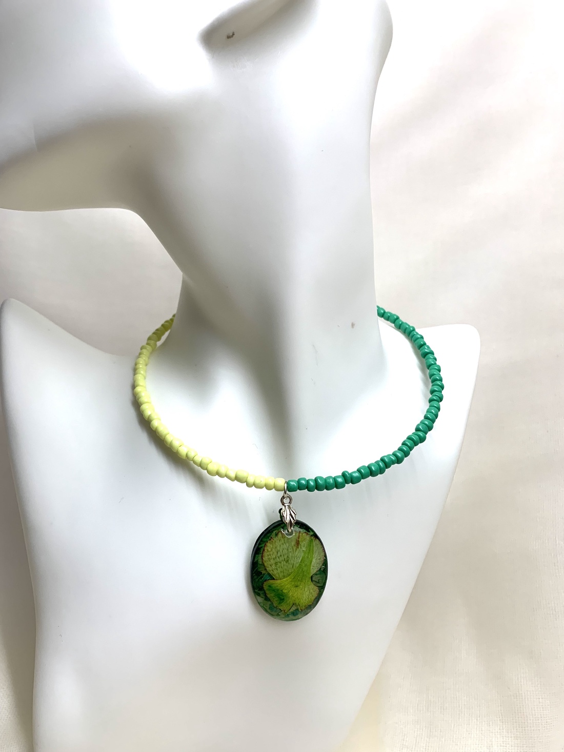 Colier-pandantiv cu flori naturale 01159 - bijuterii - coliere - coliere cu pandative - Artynos.ro