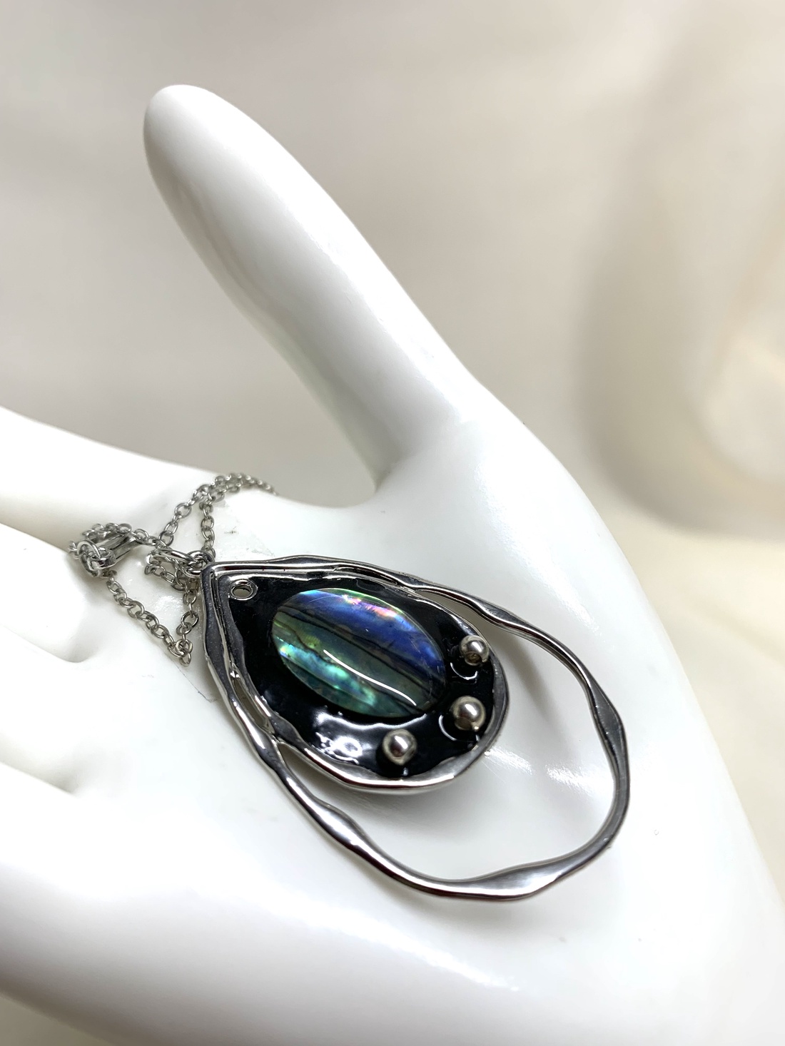 Colier -pandantiv cu scoici veritabile sidefate Abalone (Paua) 01161 - bijuterii - coliere - coliere cu pandative - Artynos.ro