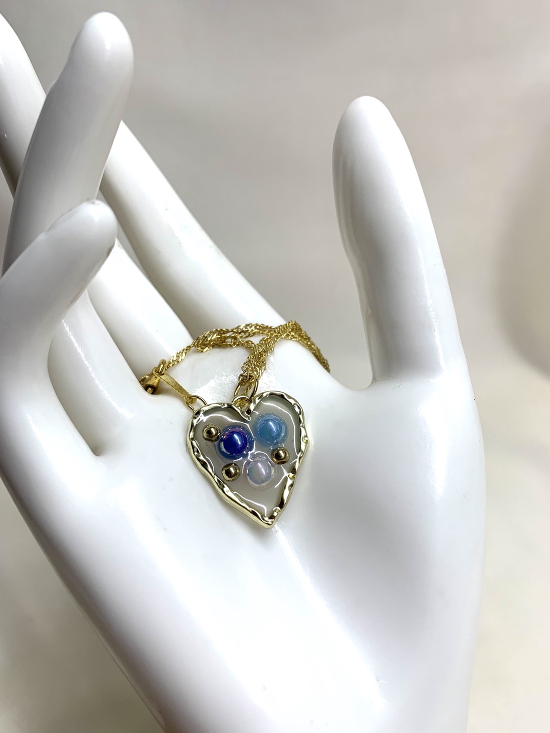 Colier -pandantiv cu pelute artificiale 01174 - bijuterii - coliere - coliere cu pandative - Artynos.ro