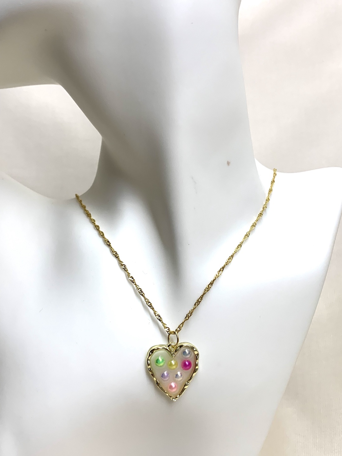 Colier -pandantiv cu pelute artificiale 01175 - bijuterii - coliere - coliere cu pandative - Artynos.ro