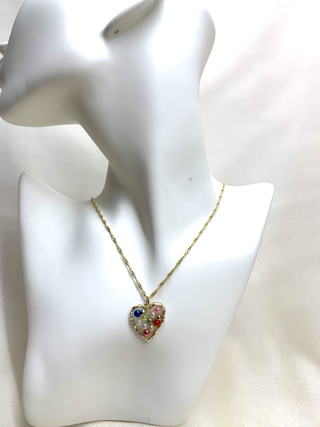 Colier -pandantiv cu pelute artificiale 01176 - bijuterii - coliere - coliere cu pandative - Artynos.ro