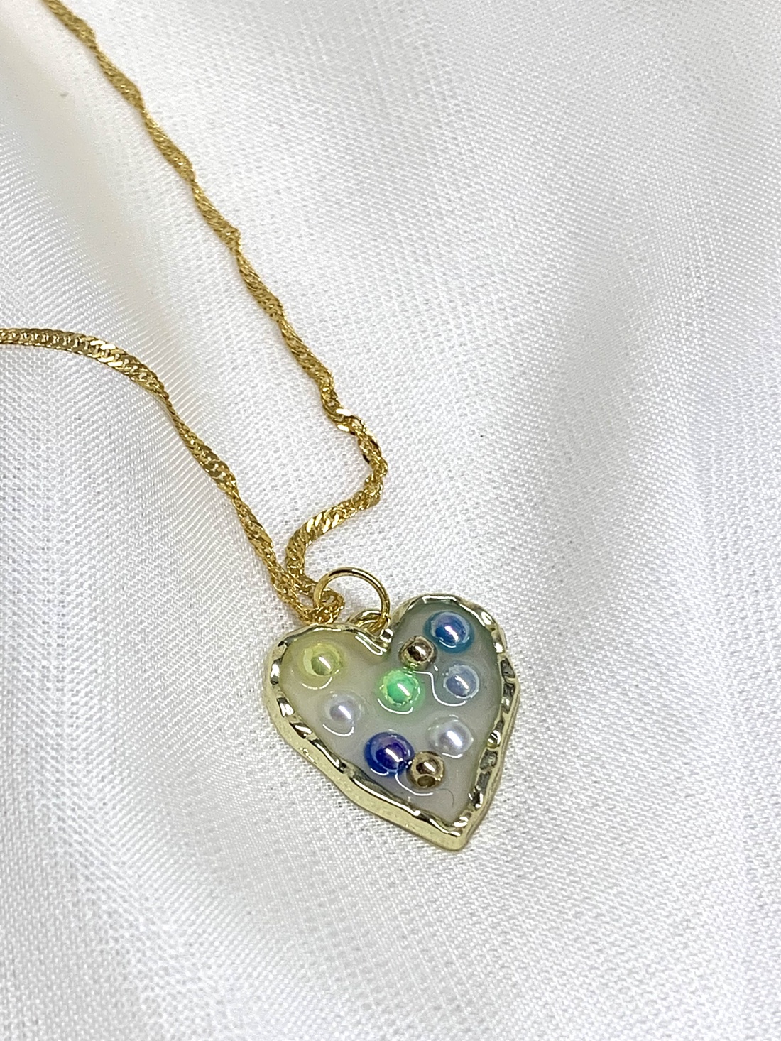 Colier -pandantiv cu pelute artificiale 01177 - bijuterii - coliere - coliere cu pandative - Artynos.ro