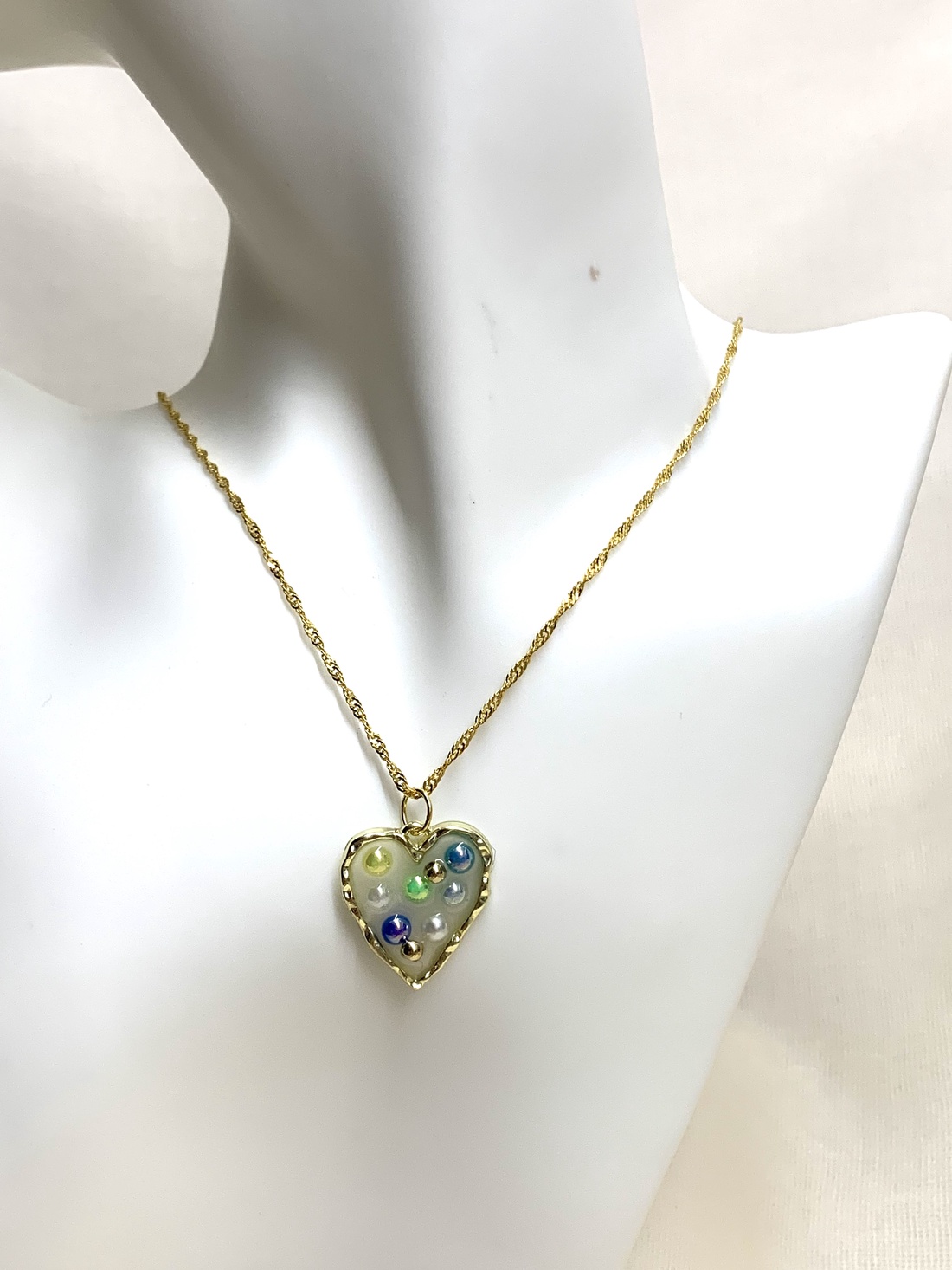 Colier -pandantiv cu pelute artificiale 01177 - bijuterii - coliere - coliere cu pandative - Artynos.ro