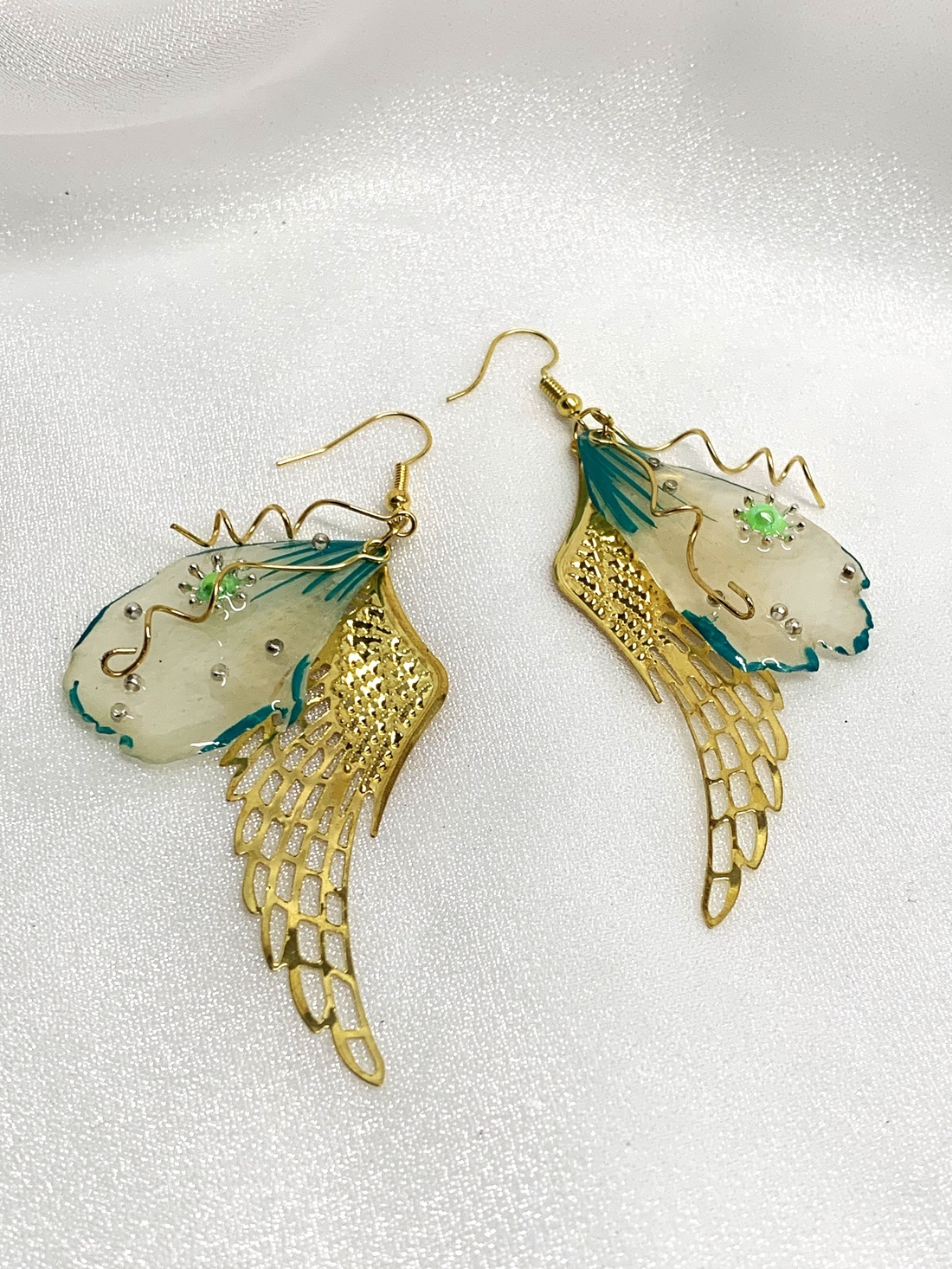 cercei cu flori naturale Bujori 01178 - bijuterii - cercei - cercei din rășină - Artynos.ro