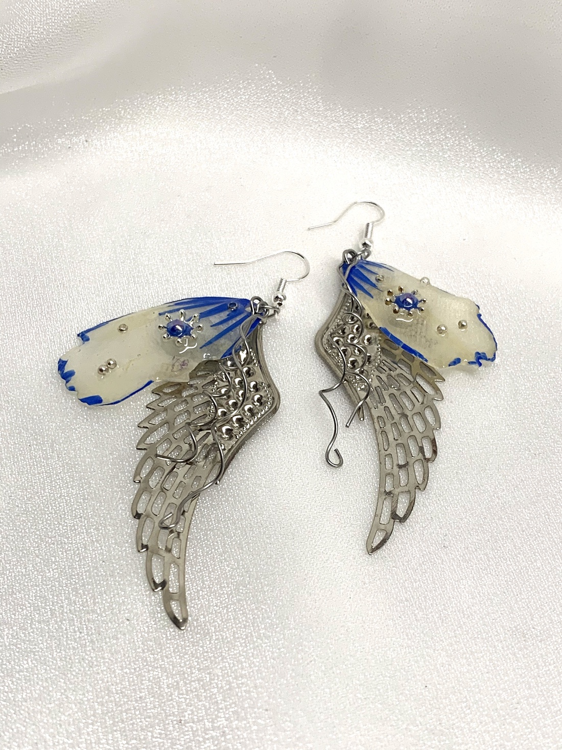 cercei cu flori naturale Bujori 01179 - bijuterii - cercei - cercei din rășină - Artynos.ro