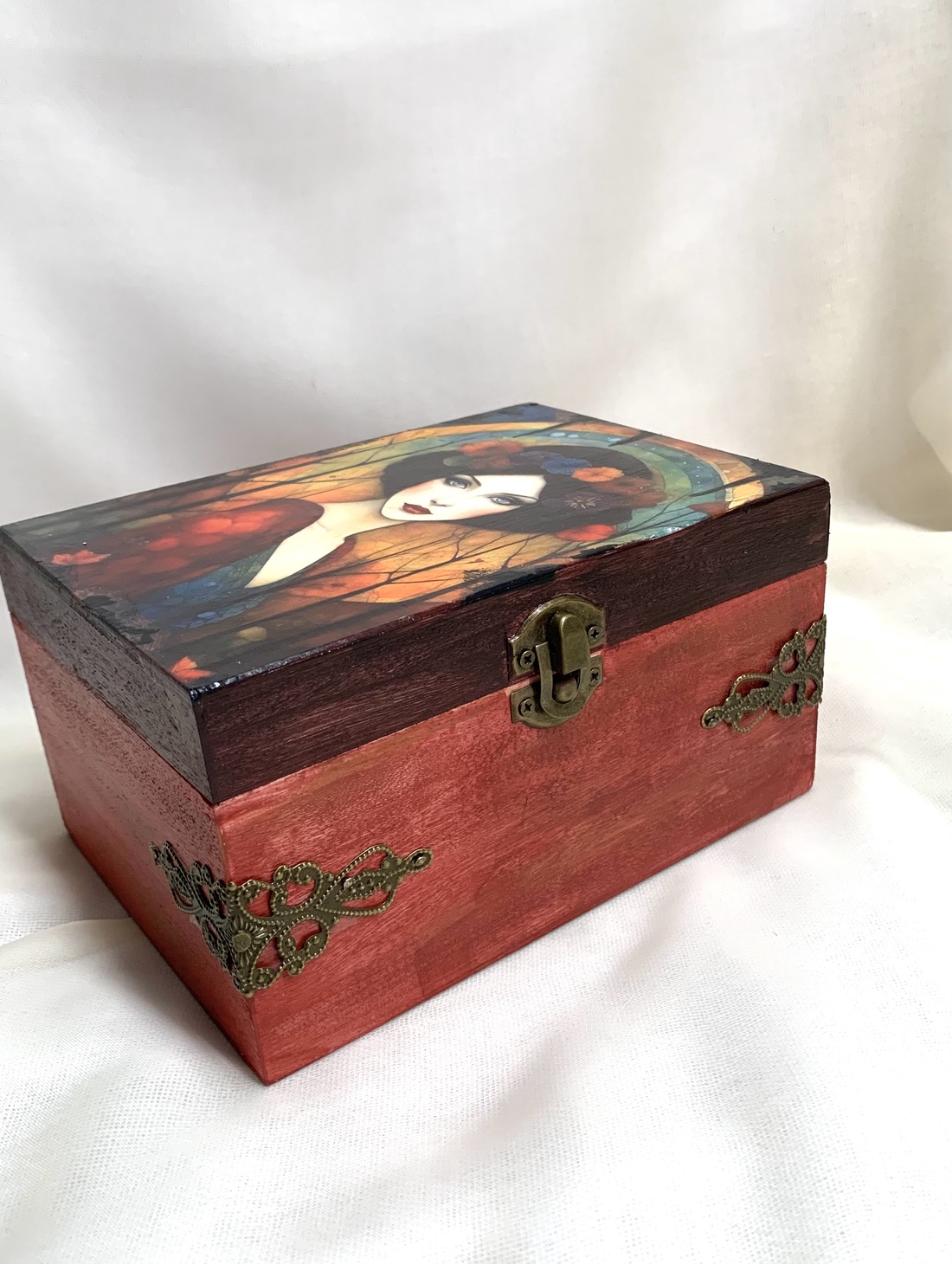 Cutie lemn- caseta de bijuterii decorata manual 00142 - bijuterii - suporturi și cutii de bijuterii - cutii de bijuterii - Artynos.ro