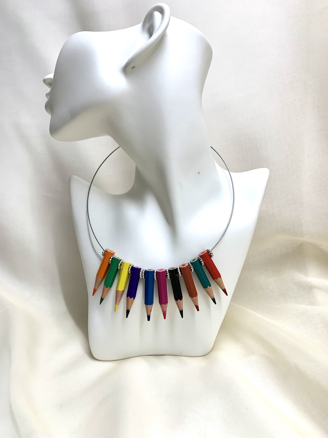 Colier -pandantiv din creioane colorate 00482 - bijuterii - coliere - coliere cu pandative - Artynos.ro