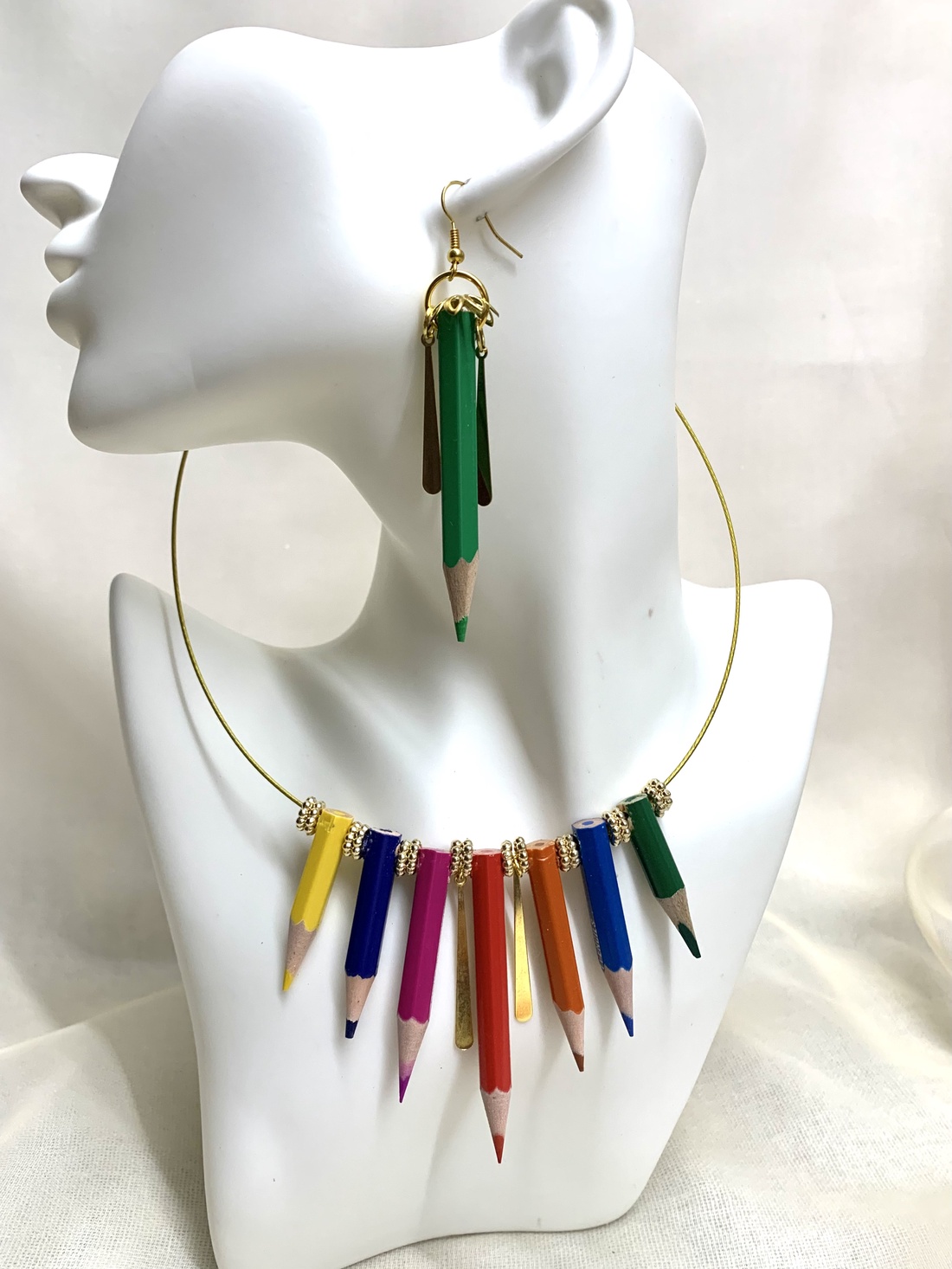 set bijuterii cu creioane colorate 00483 - bijuterii - seturi de bijuterii - Artynos.ro