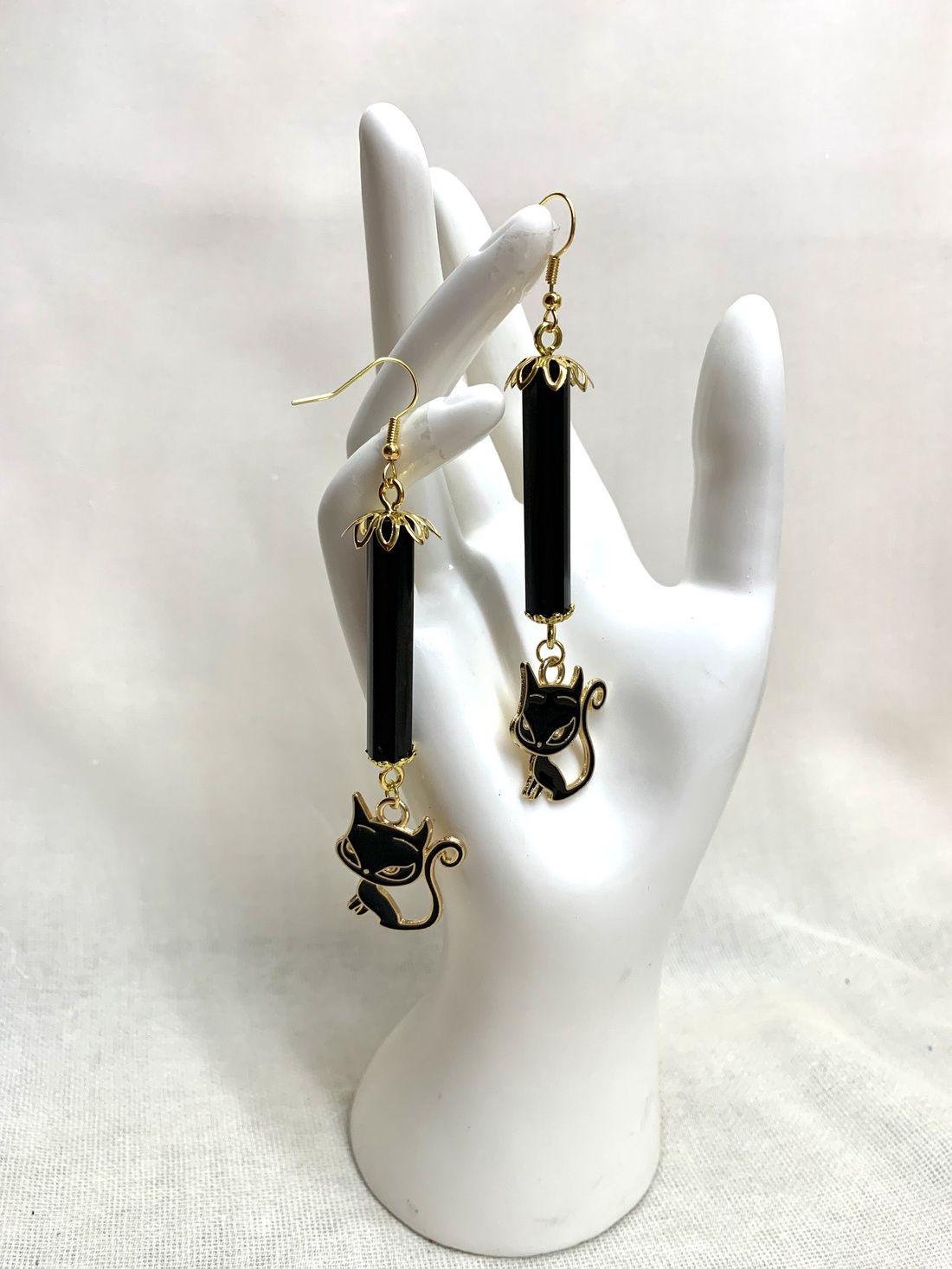 Set bijuterii creioane colorate si pisica neagra00506 - bijuterii - coliere - coliere cu pandative - Artynos.ro