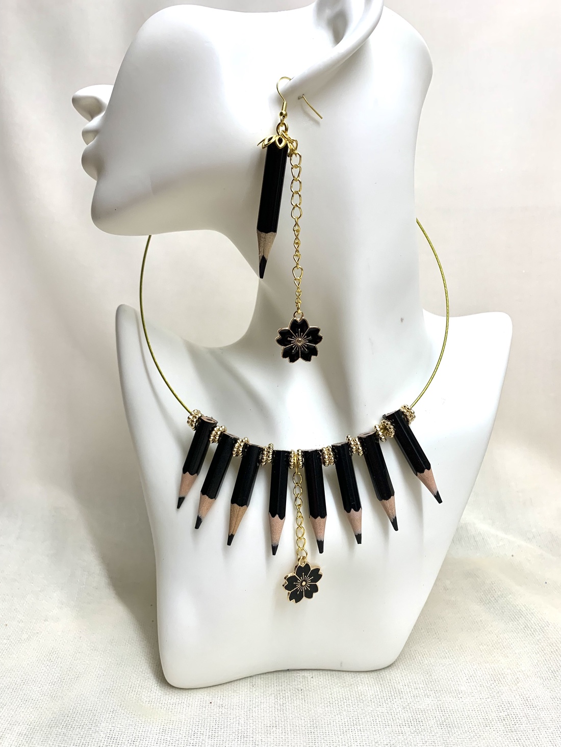  set bijuterii creioane colorate 00505 - bijuterii - coliere - coliere cu pandative - Artynos.ro