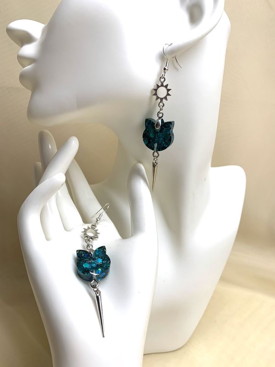 Cercei model pisica 01227 - bijuterii - cercei - cercei din rășină - Artynos.ro