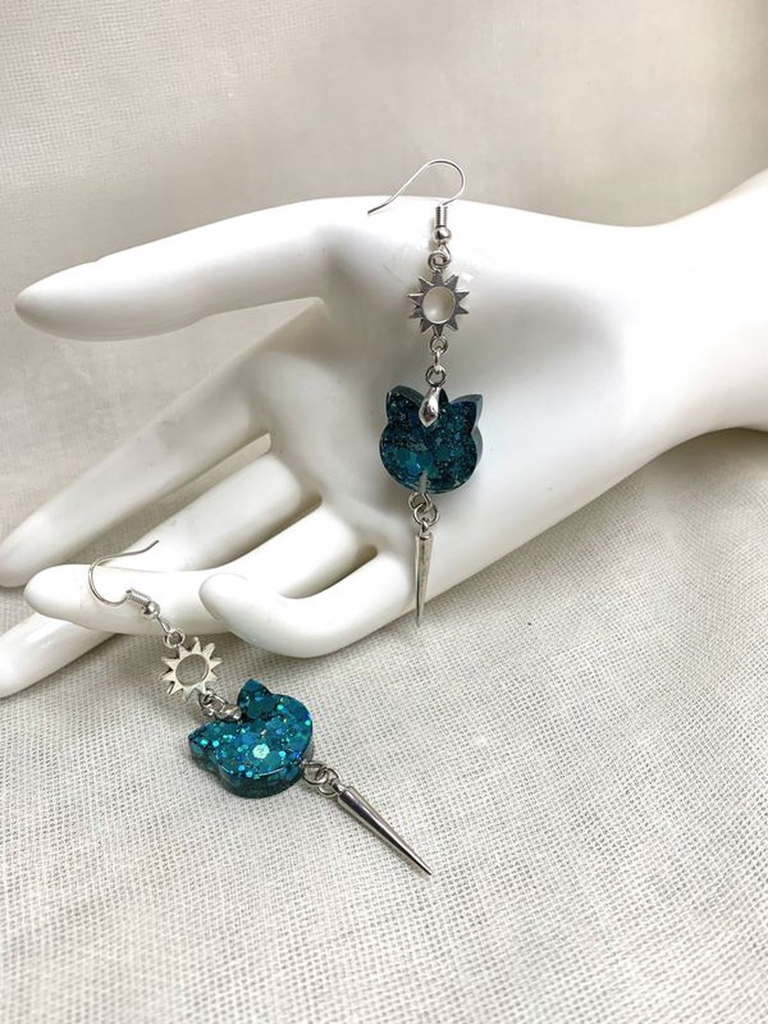 Cercei model pisica 01227 - bijuterii - cercei - cercei din rășină - Artynos.ro