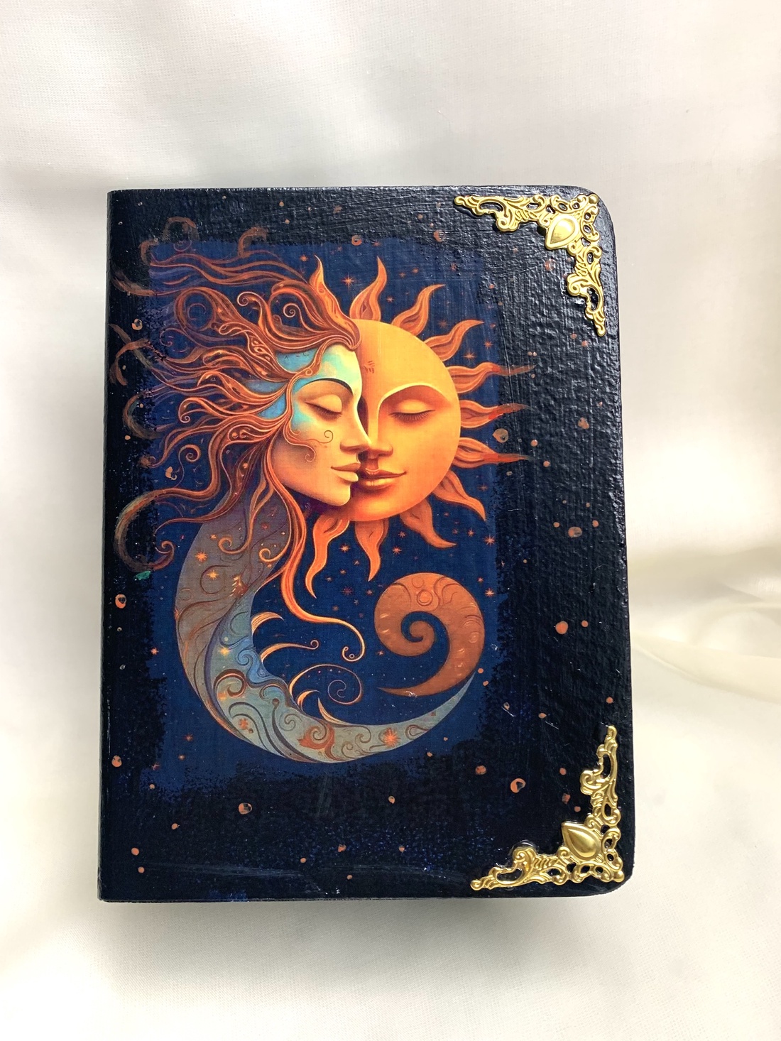 Cutie - caseta de bijuterii decorata manual 01282 - bijuterii - suporturi și cutii de bijuterii - cutii de bijuterii - Artynos.ro