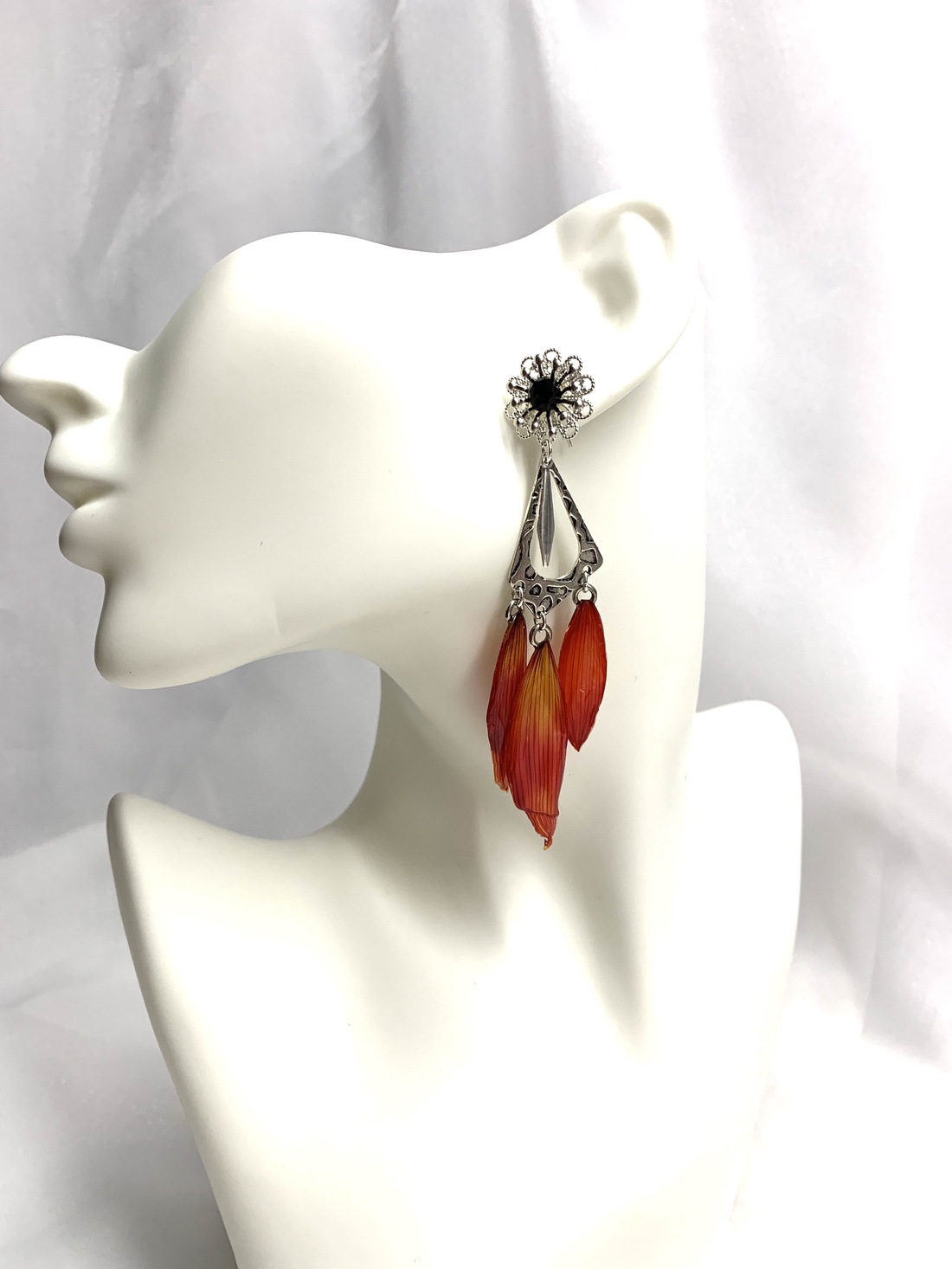 cercei cu Crizanteme 00990 - bijuterii - cercei - cercei din rășină - Artynos.ro