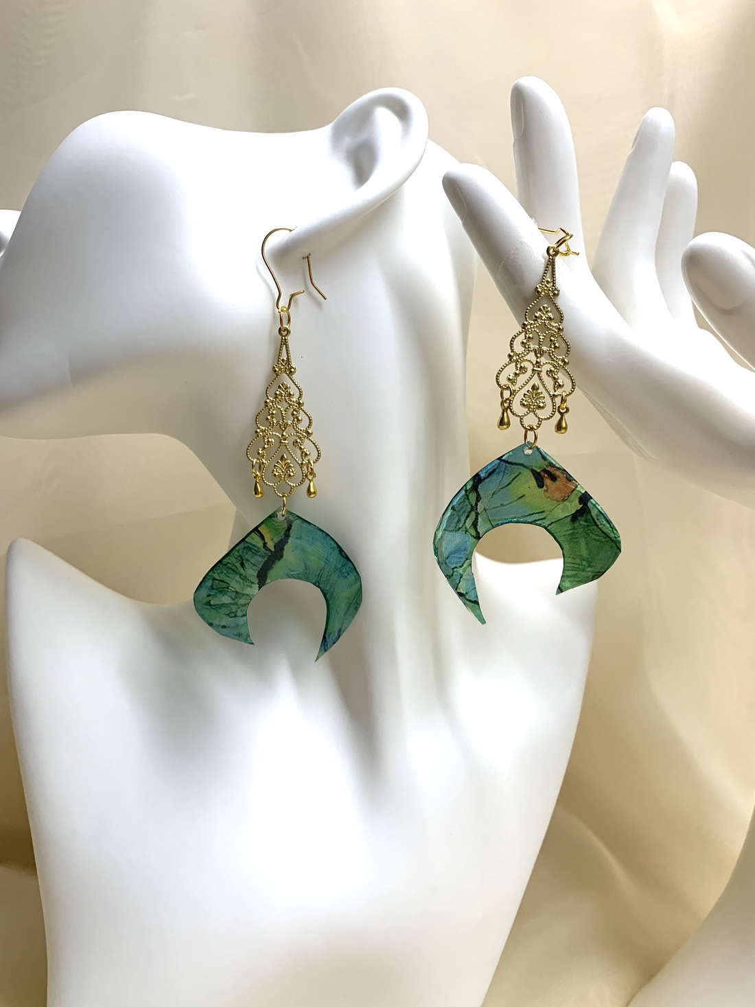 Cercei - pictati manual  00175 - bijuterii - cercei - cercei din rășină - Artynos.ro