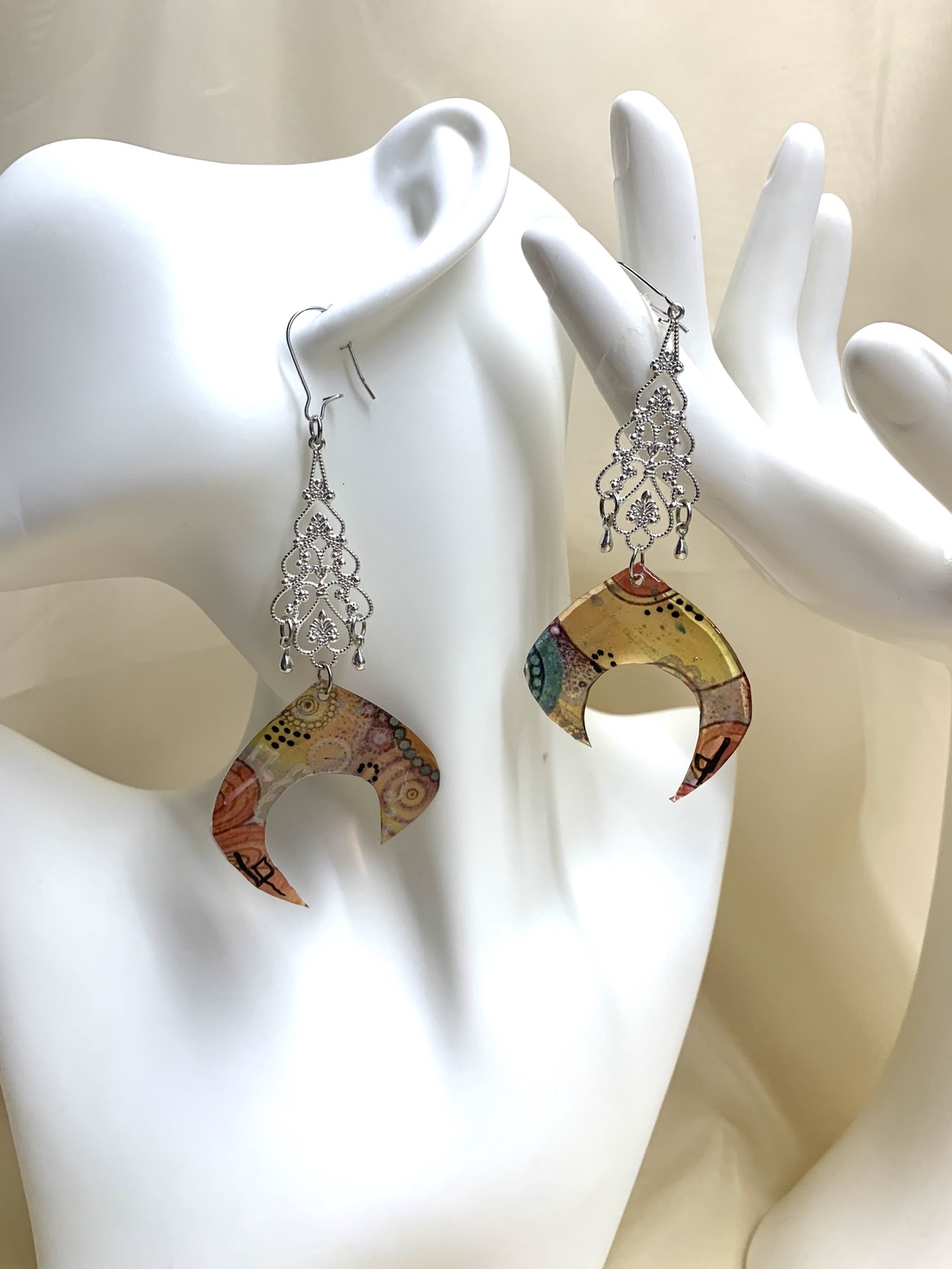 Cercei-pictati manual 00176 - bijuterii - cercei - cercei din rășină - Artynos.ro