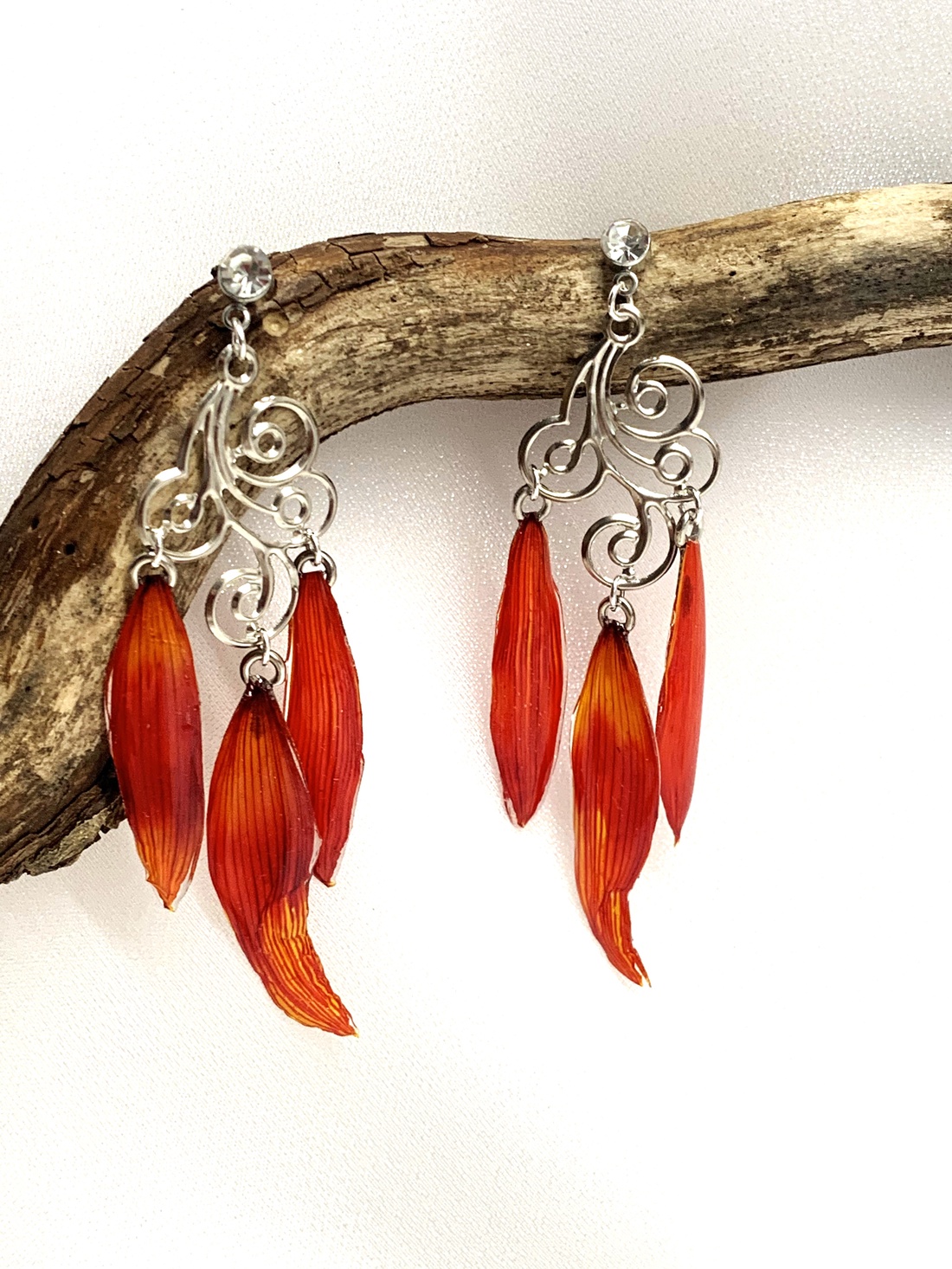 cercei cu Floarea Soarelui 01287 - bijuterii - cercei - cercei din rășină - Artynos.ro