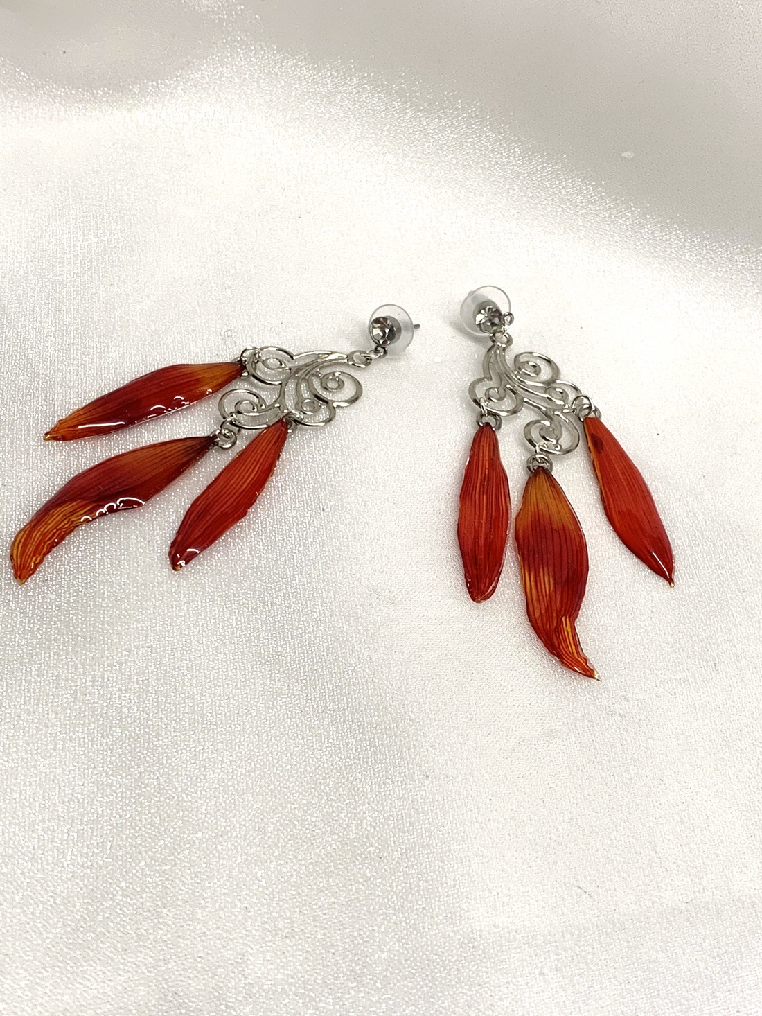 cercei cu Floarea Soarelui 01287 - bijuterii - cercei - cercei din rășină - Artynos.ro