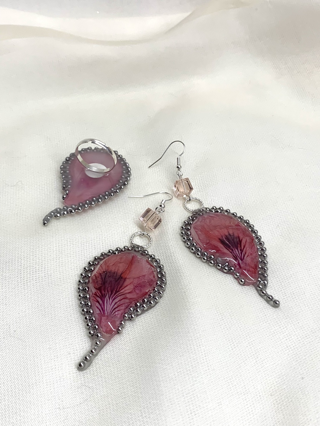 Set bijuterii cu Pelargonium grandiflorum 01320  - bijuterii - seturi de bijuterii - Artynos.ro