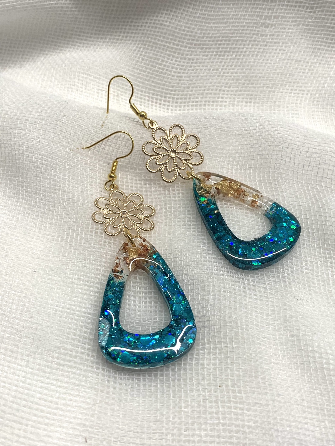 Cercei ocazii speciale 01326 - bijuterii - cercei - cercei din rășină - Artynos.ro