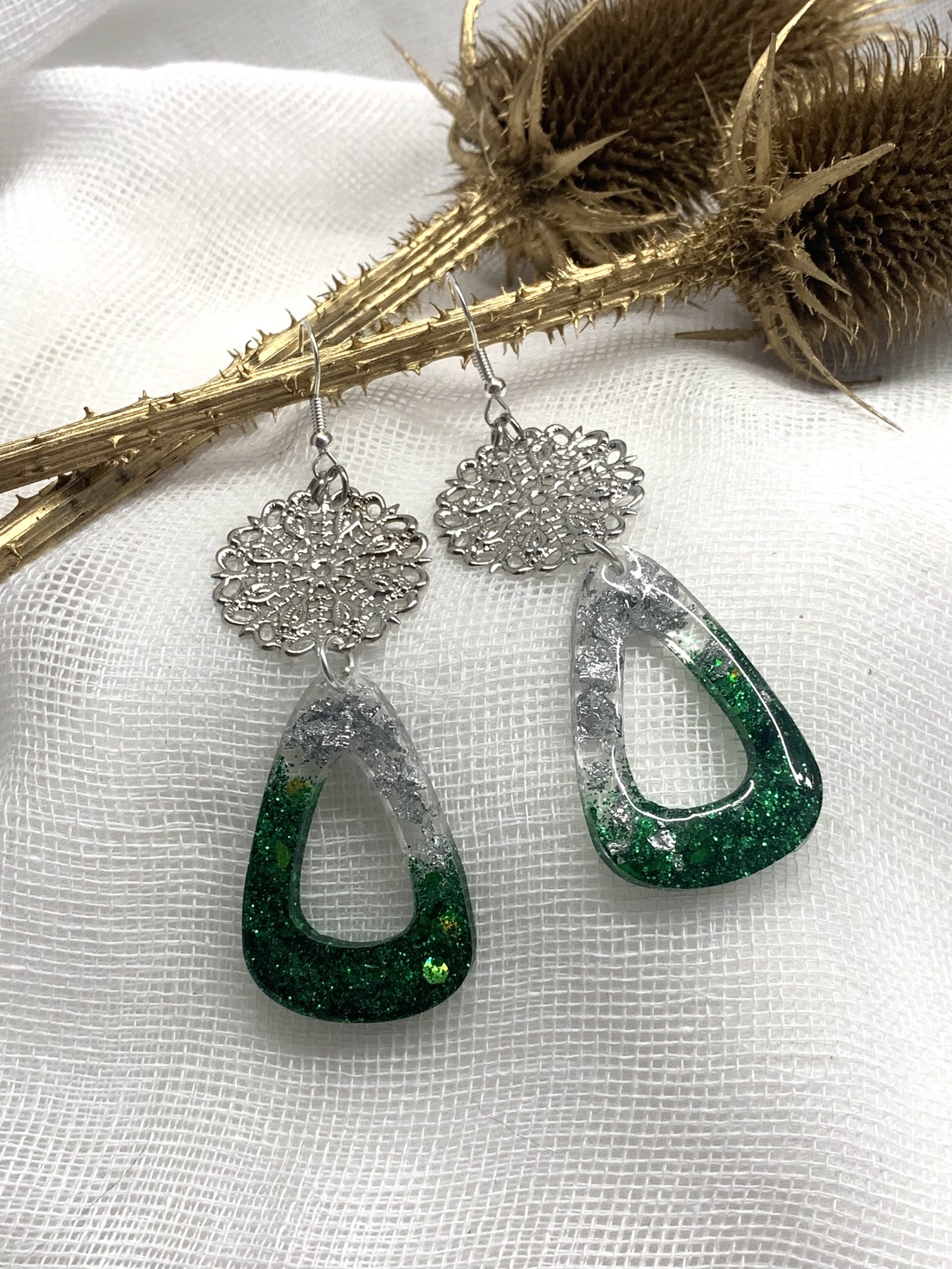  Cercei ocazii speciale 01327 - bijuterii - cercei - cercei din rășină - Artynos.ro