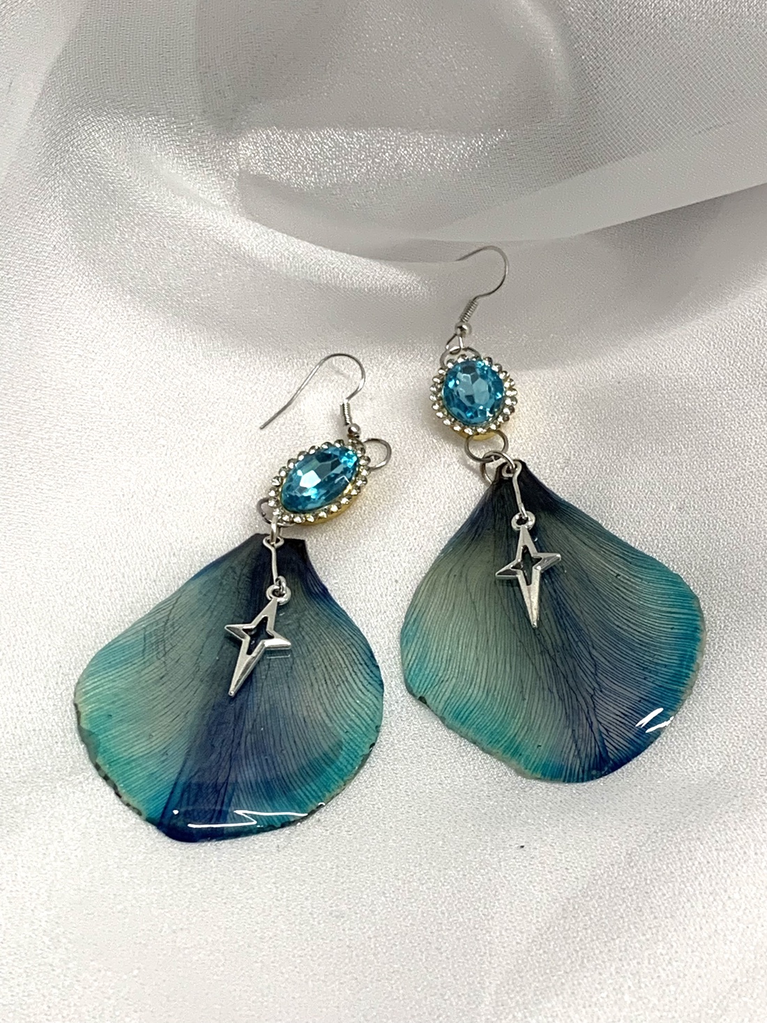 cercei cu Lalele 01332 - bijuterii - cercei - cercei din rășină - Artynos.ro