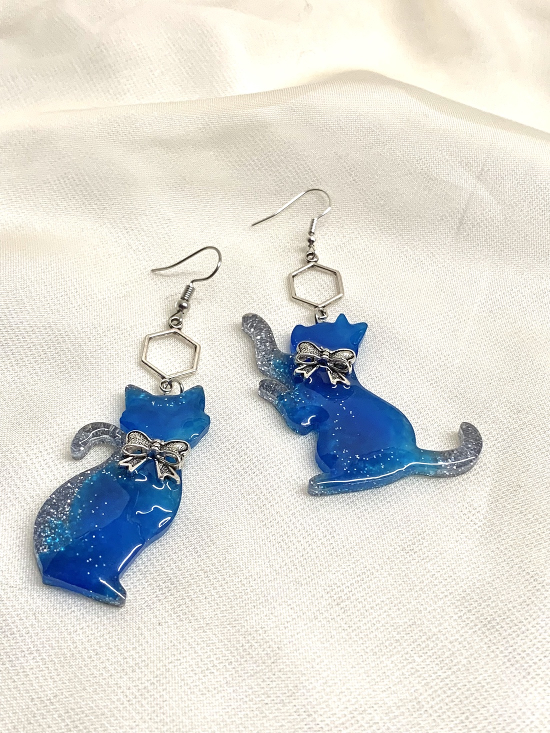 cercei asimetrici -pisici 01347 - bijuterii - cercei - cercei cu figurine - Artynos.ro