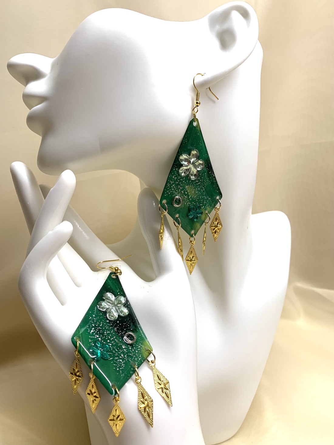 Cercei pictati manual 01356 - bijuterii - cercei - cercei din rășină - Artynos.ro