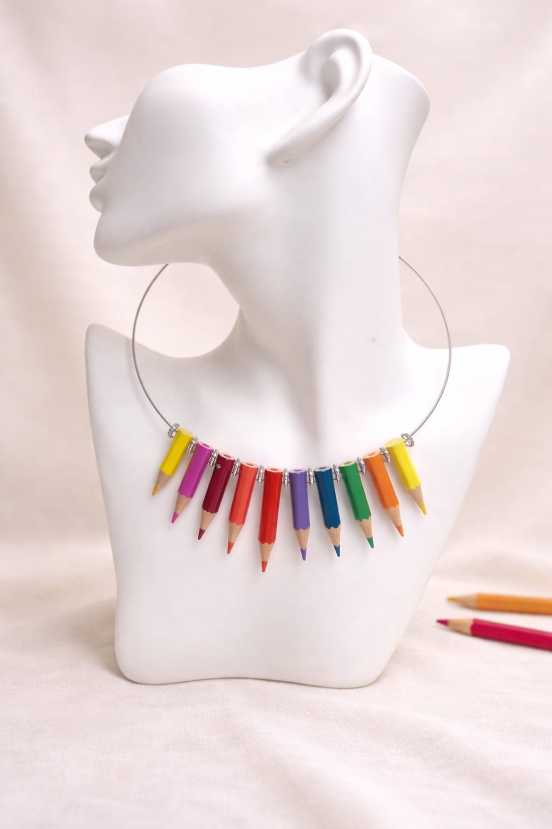 Colier -pandantiv din creioane colorate 00482 - bijuterii - coliere - coliere cu pandative - Artynos.ro