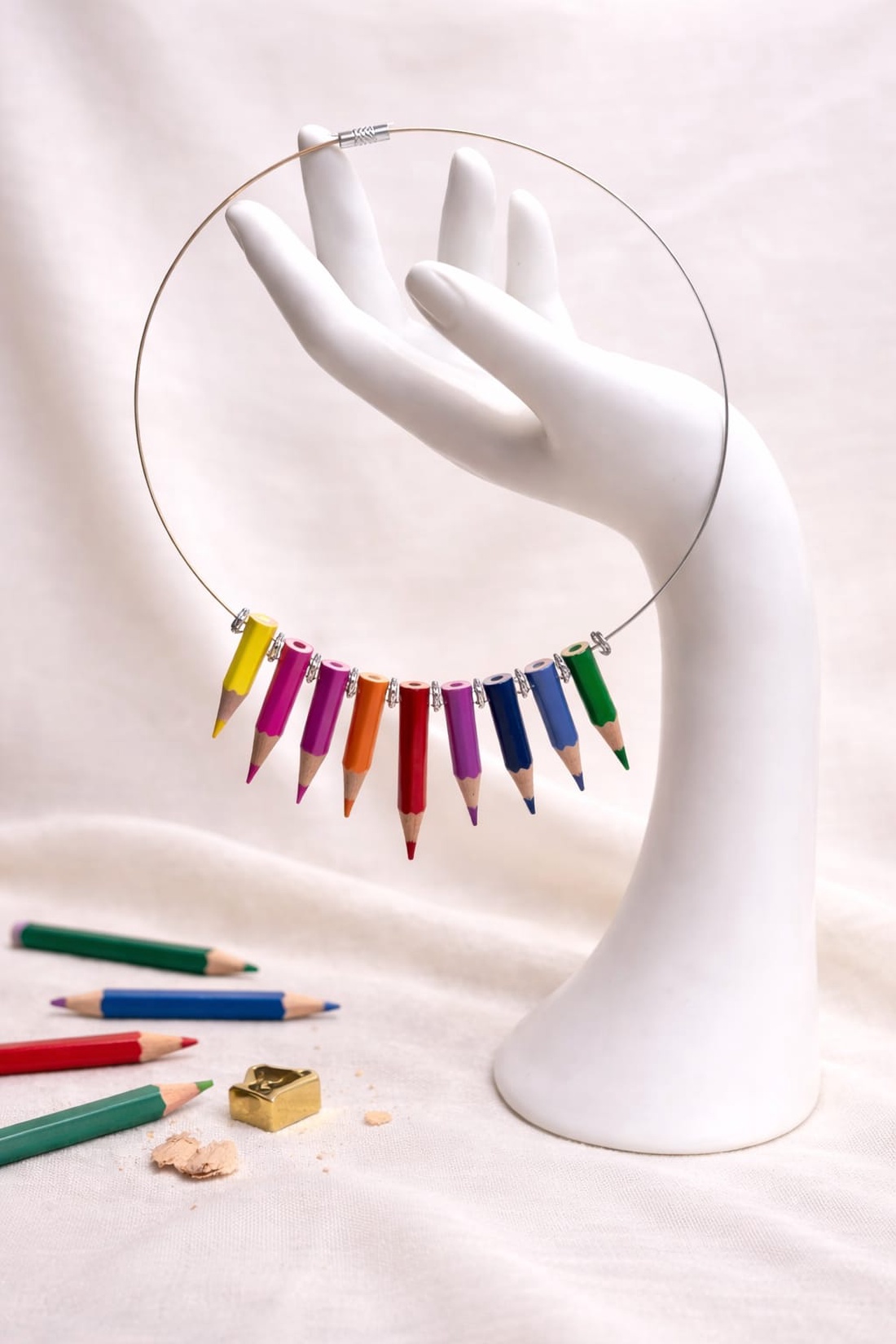 Colier -pandantiv din creioane colorate 00482 - bijuterii - coliere - coliere cu pandative - Artynos.ro
