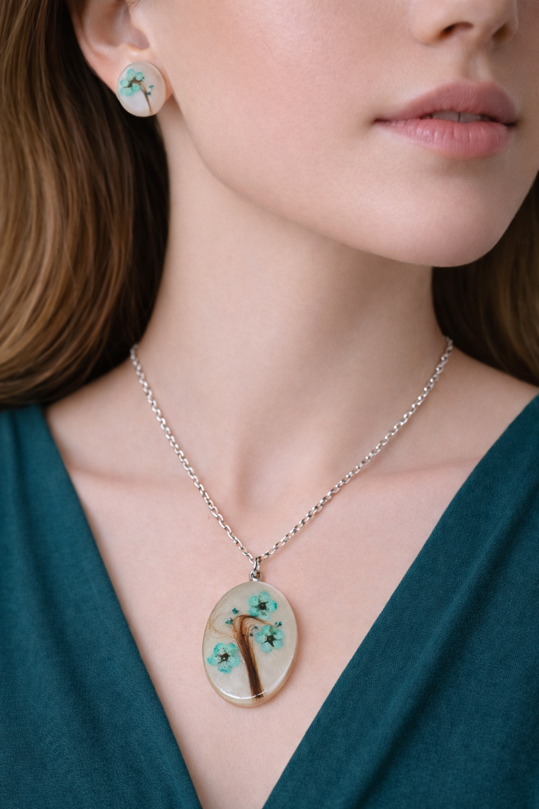 Bijuterii cu  șuvițe de păr  01373 - bijuterii - cercei - cercei din rășină - Artynos.ro