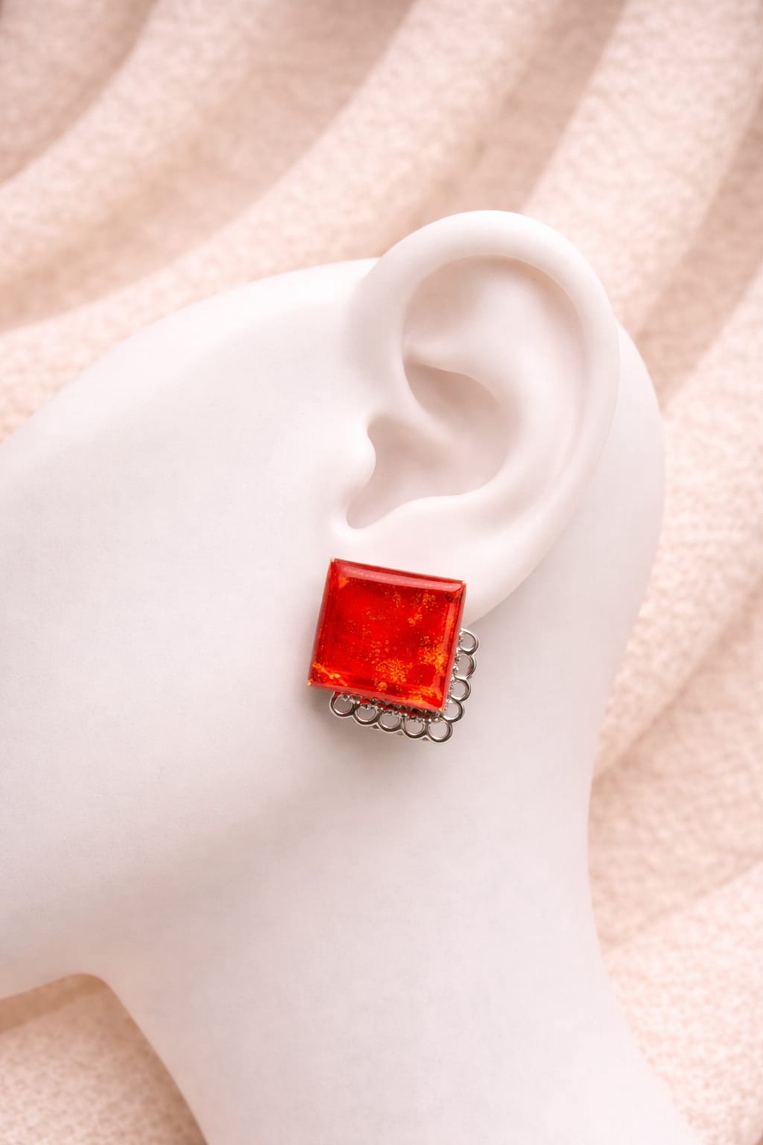 cercei din dantela brodata si rasina 01377 - bijuterii - cercei - cercei din rășină - Artynos.ro