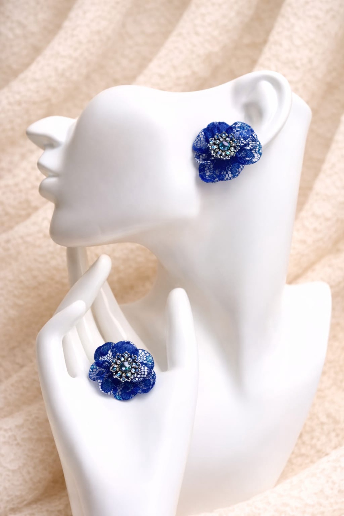 cercei din dantela brodata si rasina 01378 - bijuterii - cercei - cercei din rășină - Artynos.ro