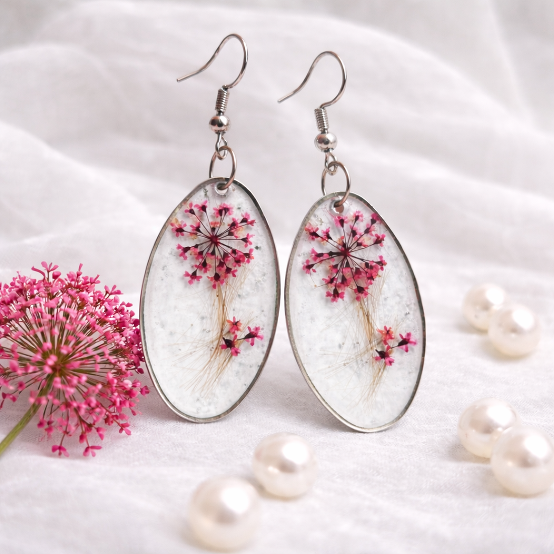 Cercei cu șuvițe de păr 01833 - bijuterii - cercei - cercei din rășină - Artynos.ro