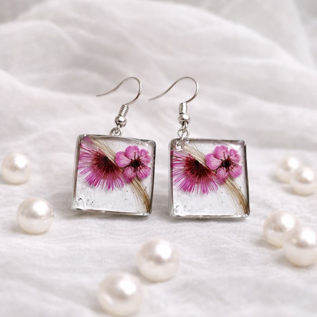 Cercei cu șuvițe de păr 01835 - bijuterii - cercei - cercei din rășină - Artynos.ro