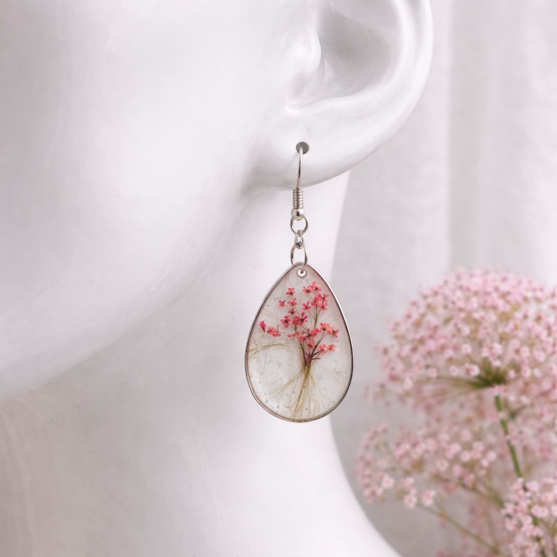  Cercei cu șuvițe de păr 01834 - bijuterii - cercei - cercei din rășină - Artynos.ro