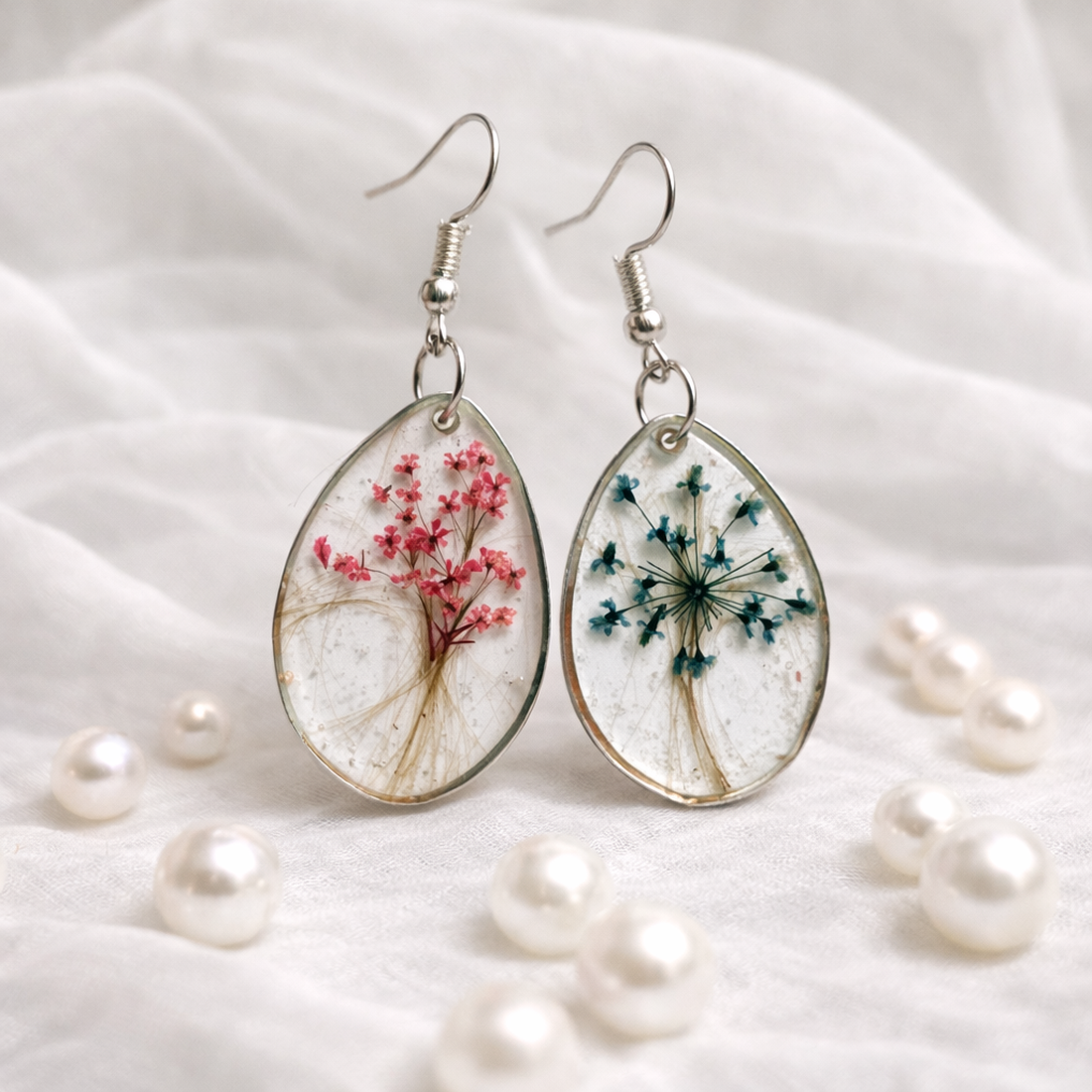  Cercei cu șuvițe de păr 01834 - bijuterii - cercei - cercei din rășină - Artynos.ro