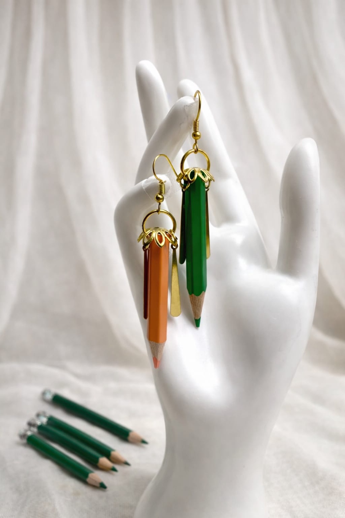 set bijuterii cu creioane colorate 00483 - bijuterii - seturi de bijuterii - Artynos.ro