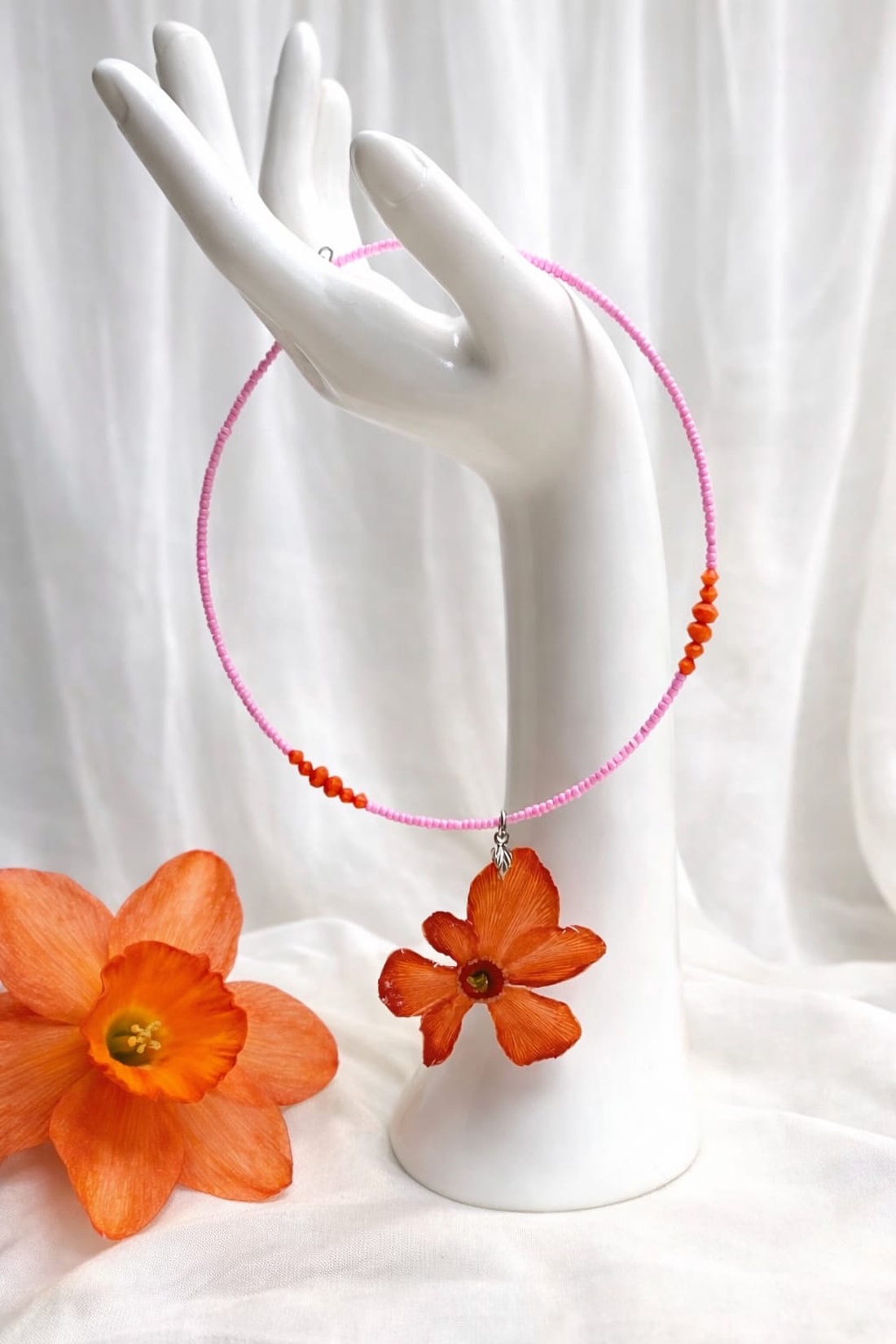 Colier-pandantiv cu Narcisa 01135 - bijuterii - coliere - pandative - Artynos.ro