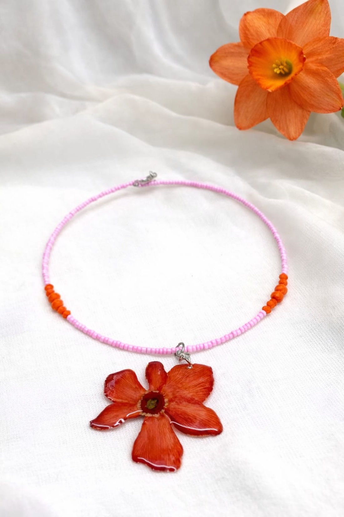 Colier-pandantiv cu Narcisa 01135 - bijuterii - coliere - pandative - Artynos.ro