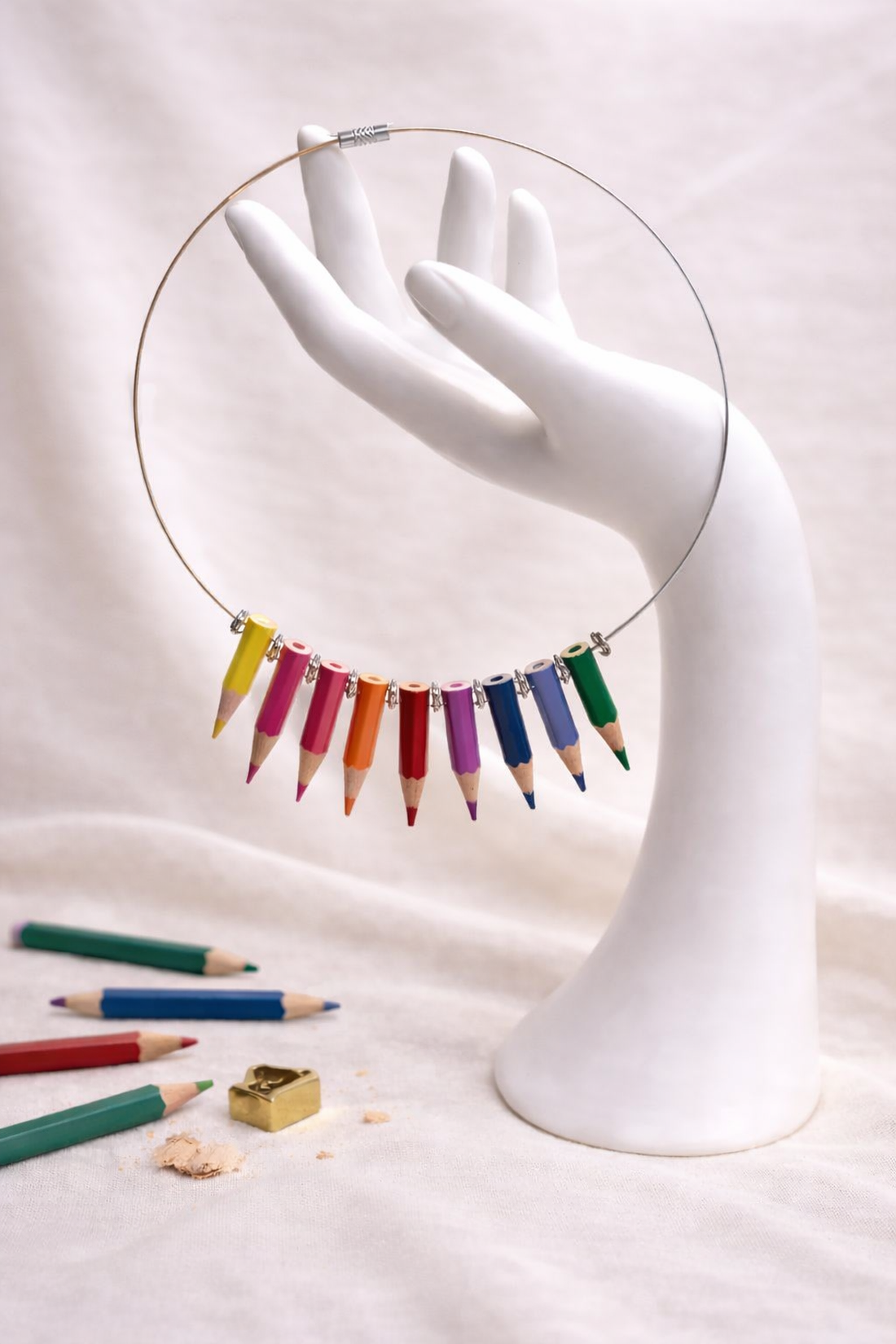 Colier din creioane colorate lucrat manual  din Colecția Magia Culorilor 00482 - bijuterii - coliere - coliere cu pandative - Artynos.ro