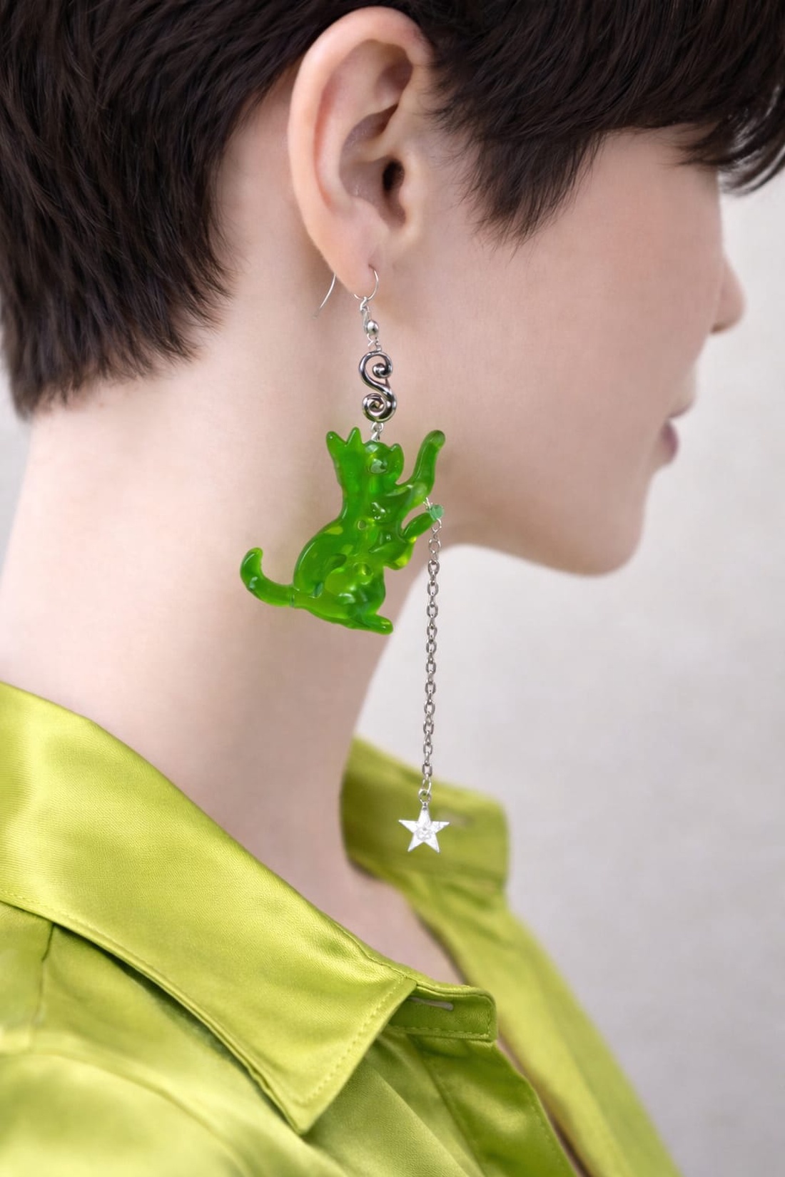 cercei asimetrici -pisici 01862 - bijuterii - cercei - cercei din rășină - Artynos.ro