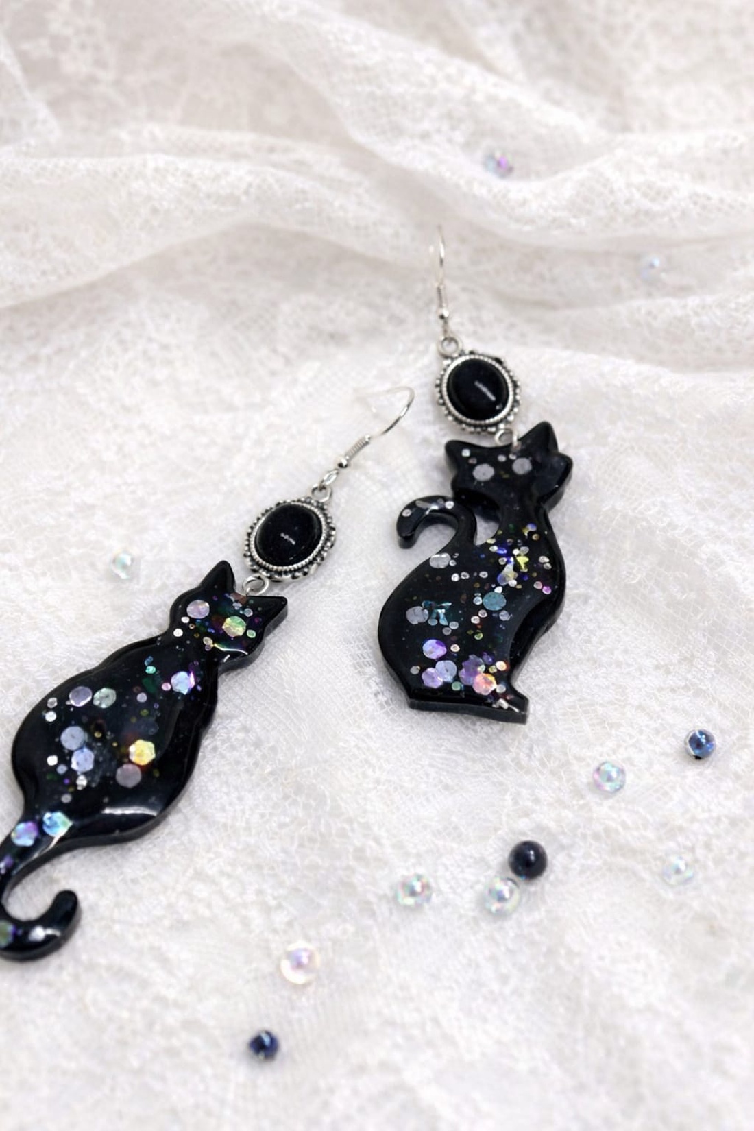 cercei asimetrici -pisici 01864  - bijuterii - cercei - cercei din rășină - Artynos.ro