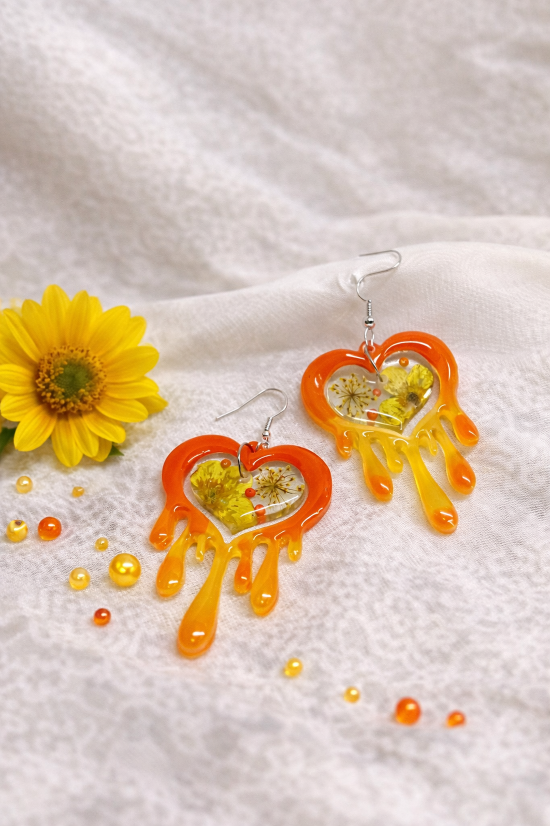 cercei din rasina si flori naturale 01870 - bijuterii - cercei - cercei din rășină - Artynos.ro