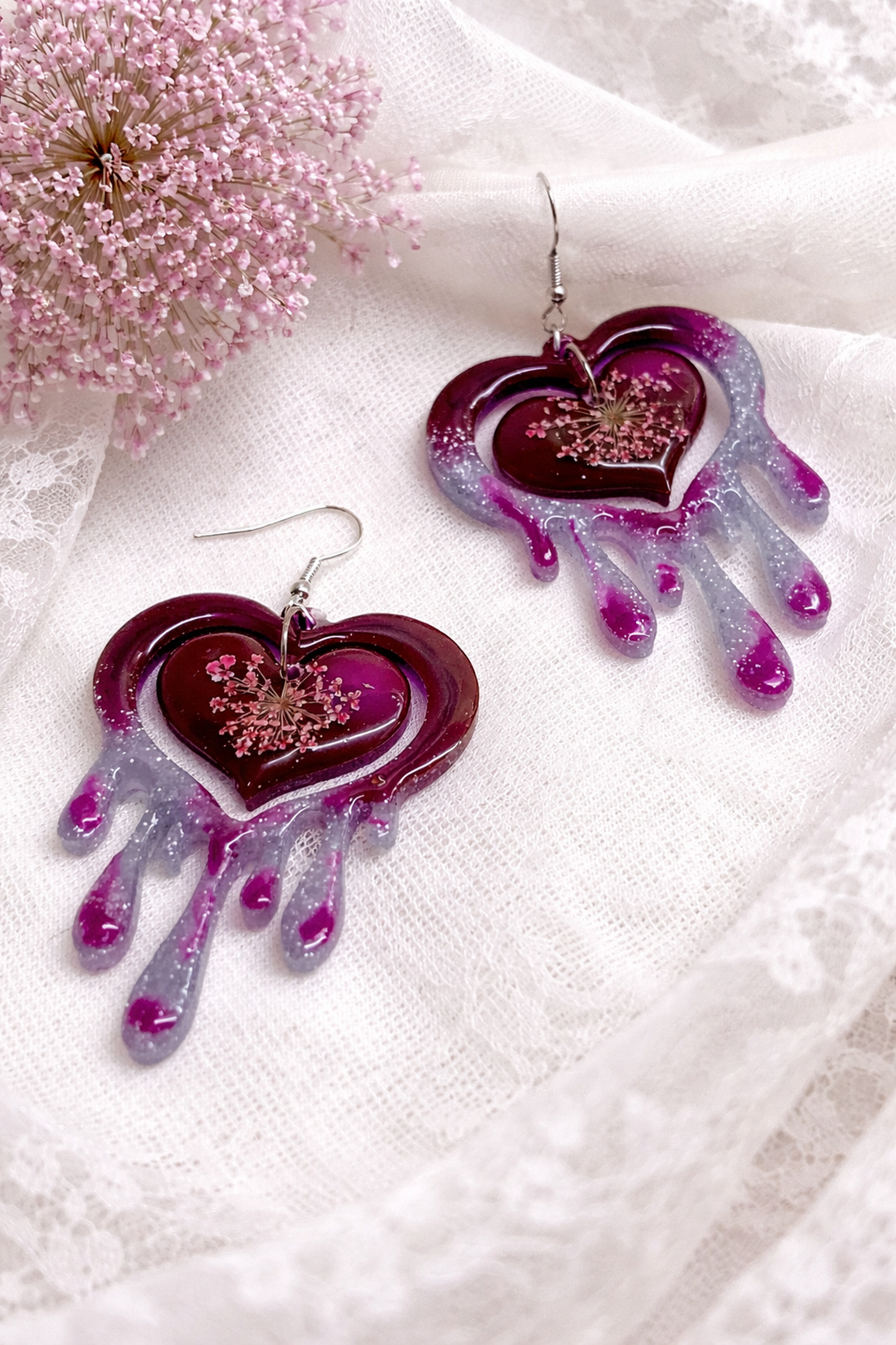 cercei din rasina si flori naturale 01871 - bijuterii - cercei - cercei din rășină - Artynos.ro